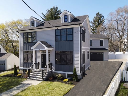Attached, Exterior, Facade, American Foursquare