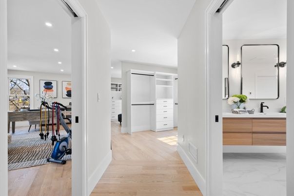 Fitness Equipment, Interior, Recessed Lighting, Wood Texture Flooring