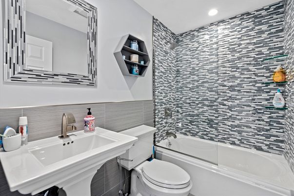 Bathroom, Interior, Recessed Lighting