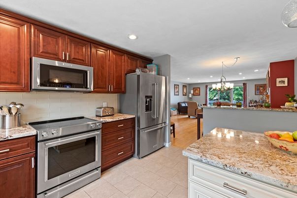 Chandelier, Dining room, Interior, Kitchen, Recessed Lighting, Stainless Steel Appliances