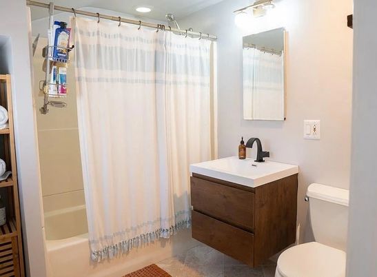 Bathroom, Interior, Recessed Lighting