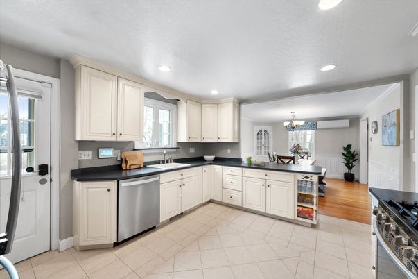 Chandelier, Dining room, Interior, Kitchen, Recessed Lighting, Stainless Steel Appliances, Wood Texture Flooring