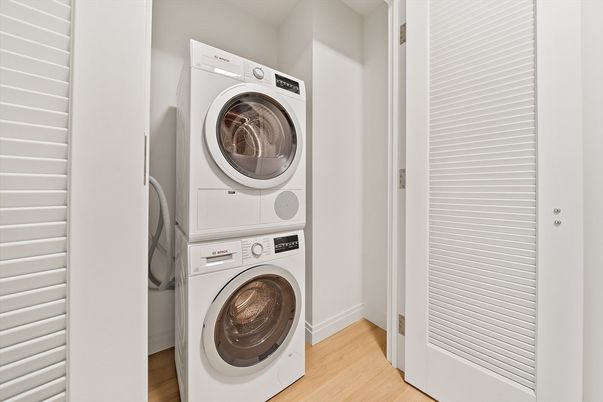 Interior, Utility Closets, Washer, Wood Texture Flooring