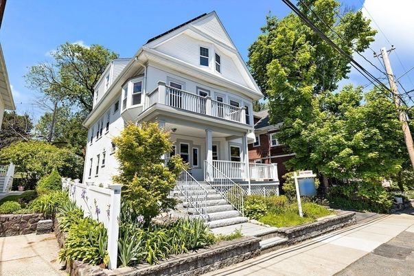 Exterior, Facade, Queen Anne Victorian