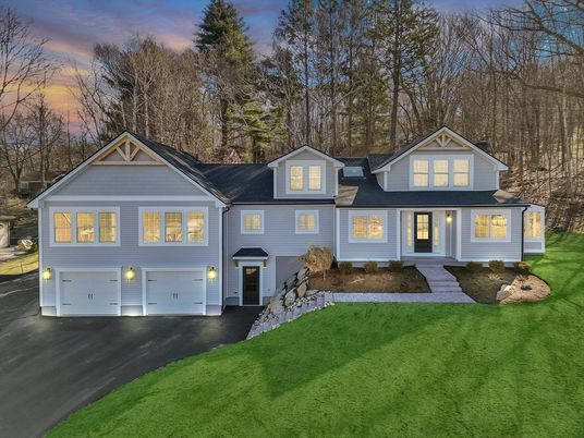 Attached, Exterior, Facade, Farmhouse