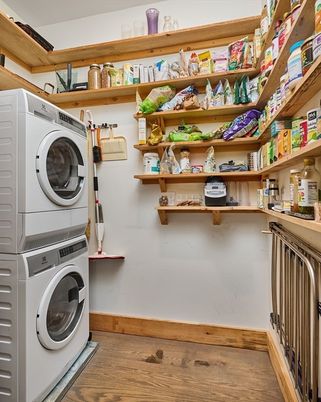 Interior, Utility Closets, Washer, Wood Texture Flooring