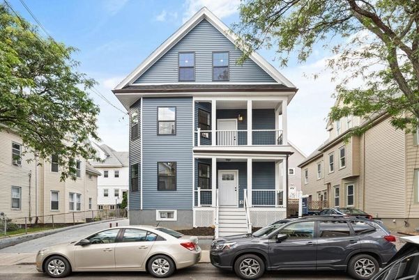 Exterior, Facade, Queen Anne Victorian