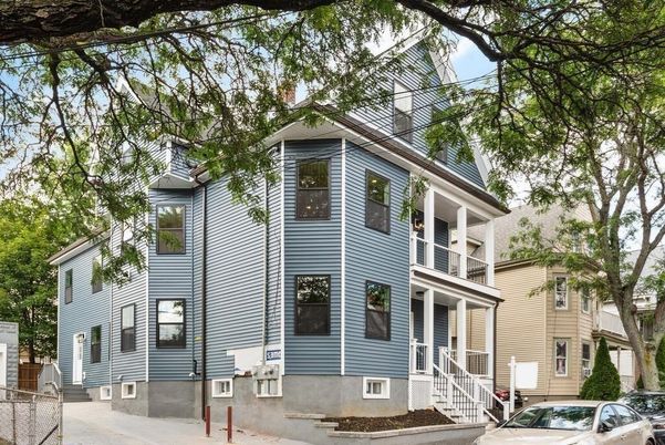 Exterior, Facade, Queen Anne Victorian