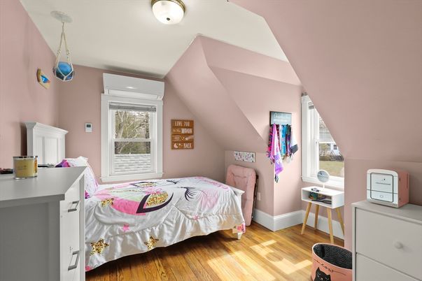 Bedroom, Interior, Pendant Lights, Wood Texture Flooring
