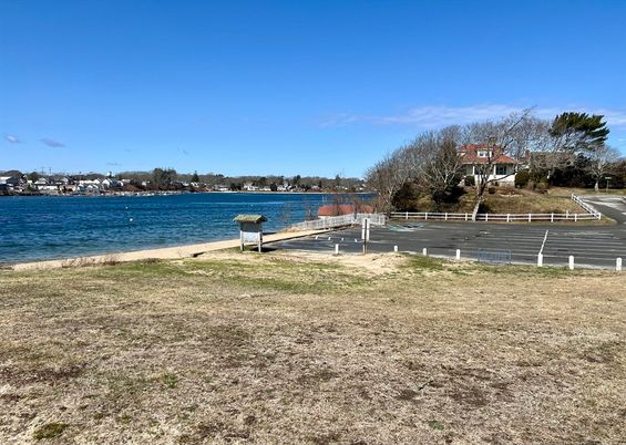Exterior, Lake
