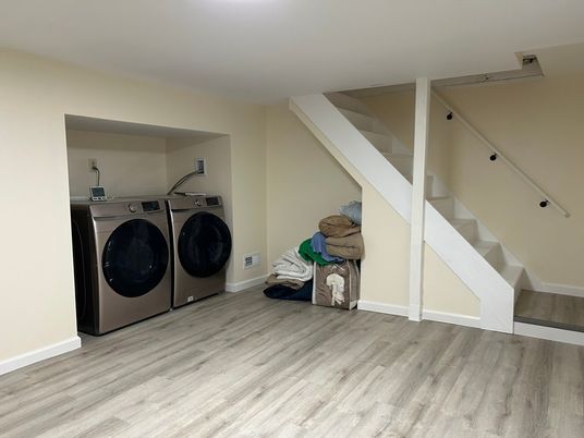 Interior, Washer, Wood Texture Flooring