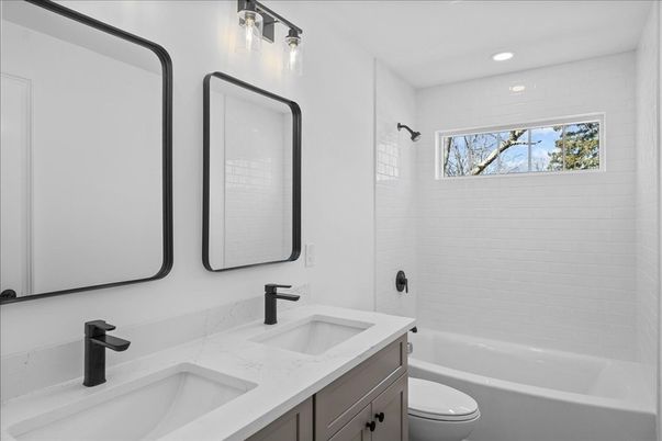 Bathroom, Dual Sink Vanities, Interior, Recessed Lighting