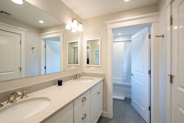 Bathroom, Dual Sink Vanities, Interior, Recessed Lighting