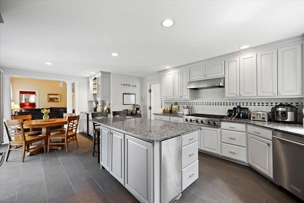 Dining room, Interior, Kitchen, Recessed Lighting, Stainless Steel Appliances