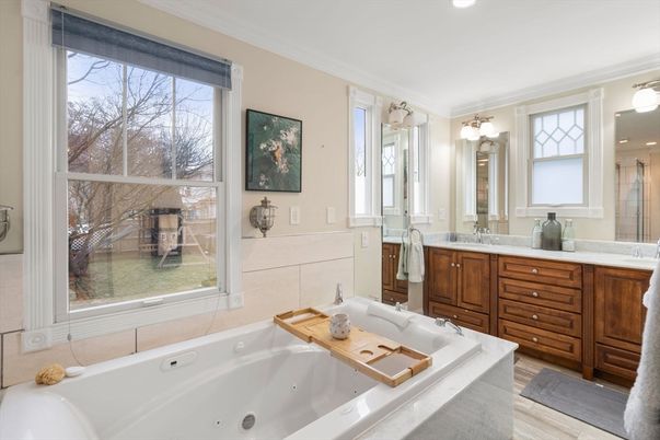 Bathroom, Dual Sink Vanities, Interior, Recessed Lighting
