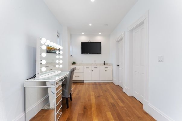 Home Office, Interior, Recessed Lighting, Wood Texture Flooring