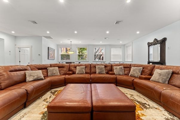 Interior, Living room, Pendant Lights, Recessed Lighting