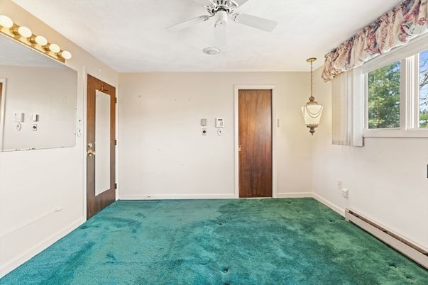 Empty room, Interior, Pendant Lights