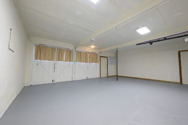 Garage, Interior