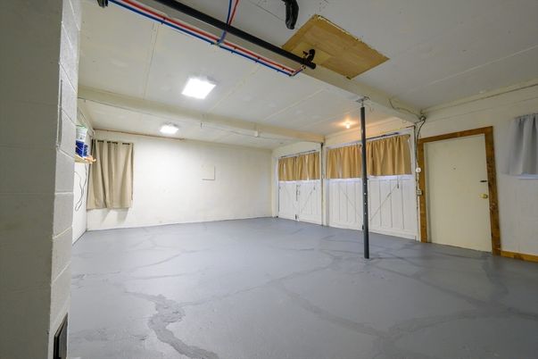 Garage, Interior