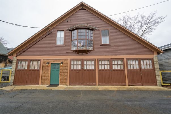 Attached, Exterior, Facade, Brick Traditional