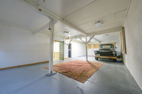 Garage, Interior