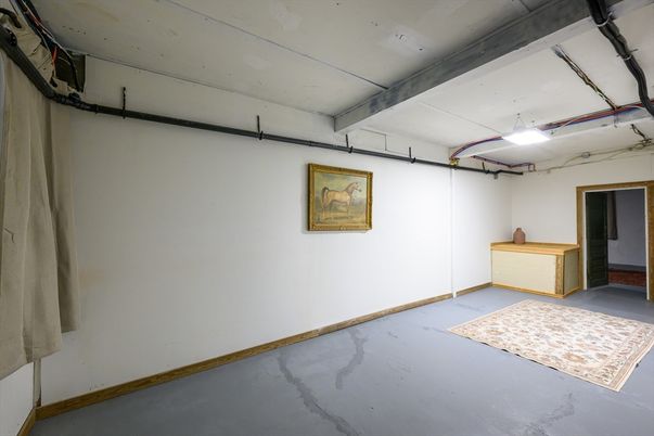 Garage, Interior
