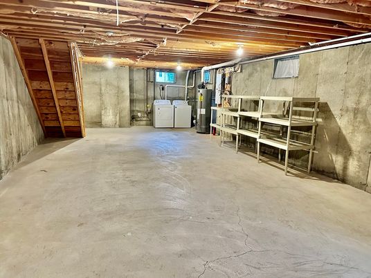 Interior, Washer, Wooden Beams