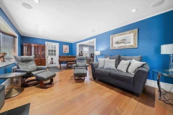 Interior, Living room, Piano, Recessed Lighting, Wood Texture Flooring