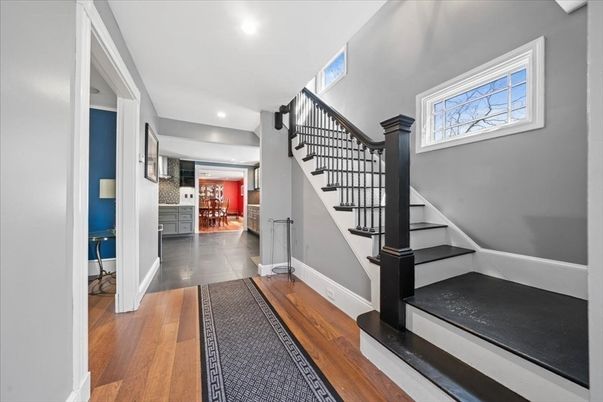 Interior, Recessed Lighting, Wood Texture Flooring