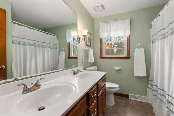 Bathroom, Dual Sink Vanities, Interior