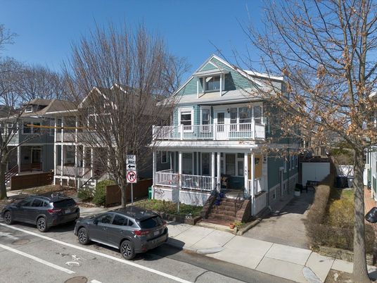 Exterior, Facade, Queen Anne Victorian