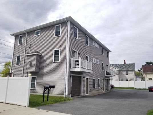 Exterior, Facade, Rowhouse
