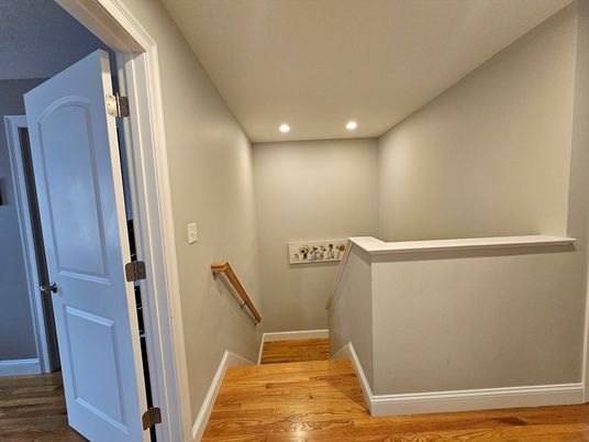 Interior, Recessed Lighting, Wood Texture Flooring