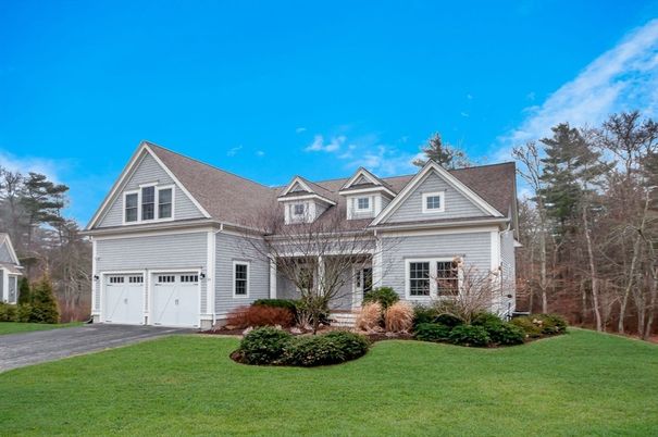 Attached, Exterior, Facade, Farmhouse