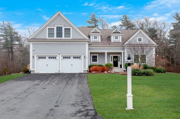 Attached, Exterior, Facade, Farmhouse