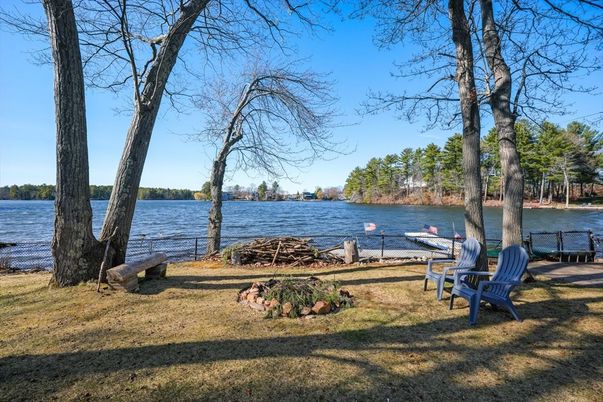 Exterior, Lake