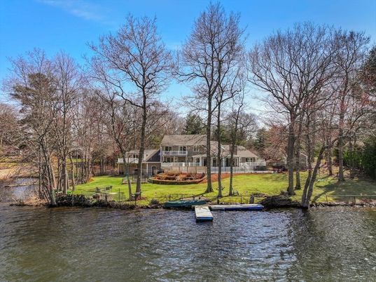 Exterior, Lake