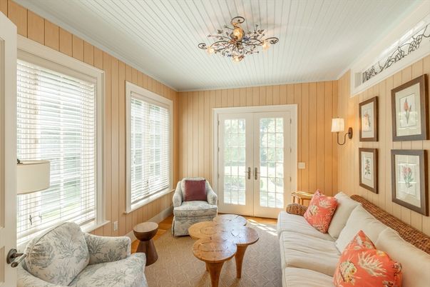 Chandelier, Interior, Living room