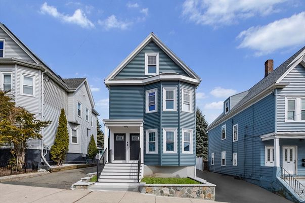 Exterior, Facade, Queen Anne Victorian