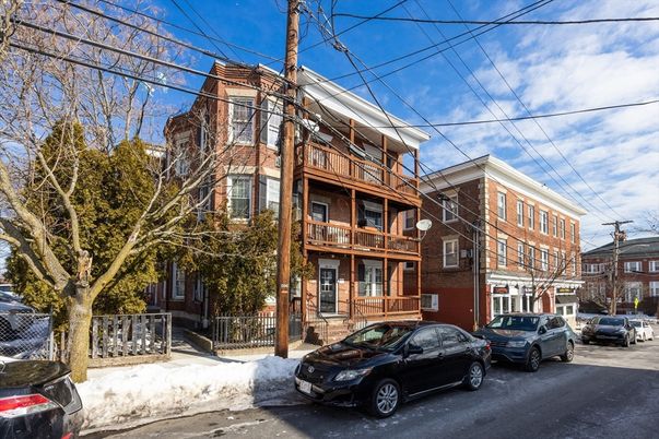Exterior, Facade, Brick Facade, Rowhouse
