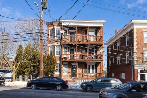 Exterior, Facade, Brick Facade, Rowhouse