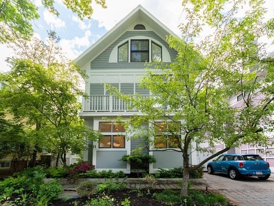 Exterior, Facade, Queen Anne Victorian