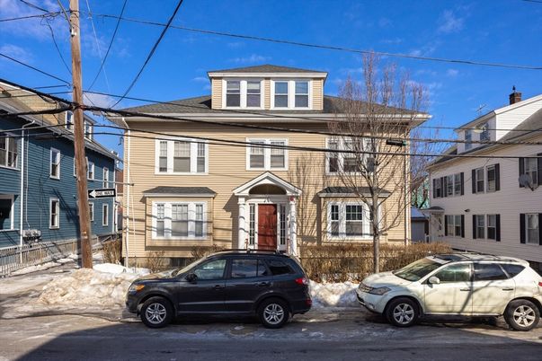 Exterior, Facade, American Foursquare