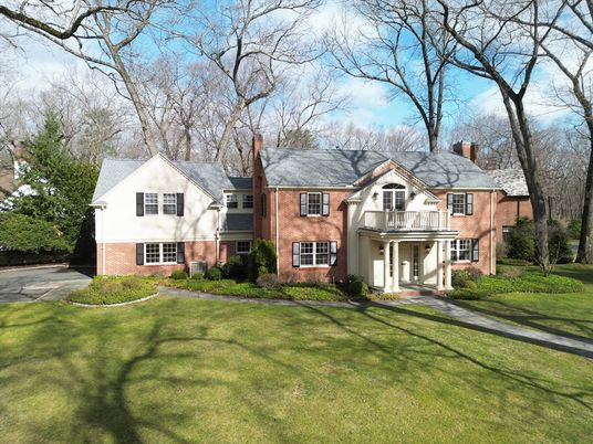 Exterior, Facade, Brick Facade, Georgian