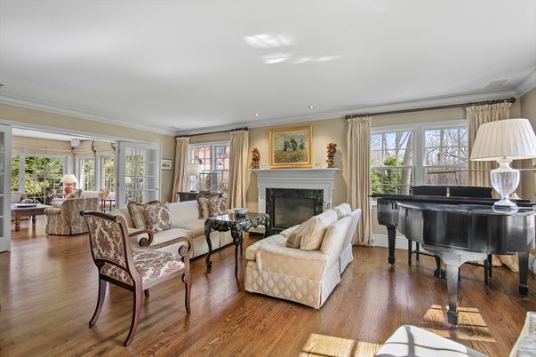 Fireplace, Interior, Living room, Piano, Recessed Lighting, Wood Texture Flooring