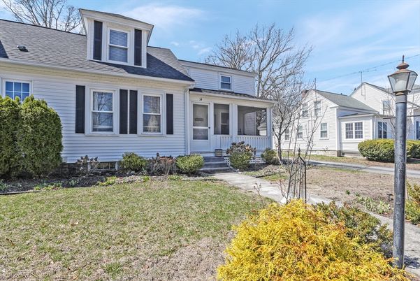 Exterior, Facade, Cape Cod