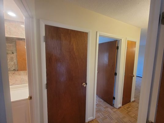 Interior, Recessed Lighting, Wood Texture Flooring