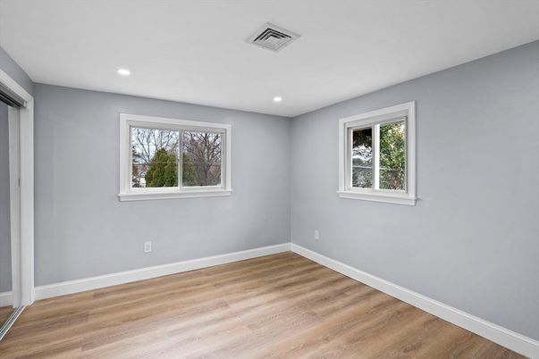 Empty room, Interior, Recessed Lighting, Wood Texture Flooring
