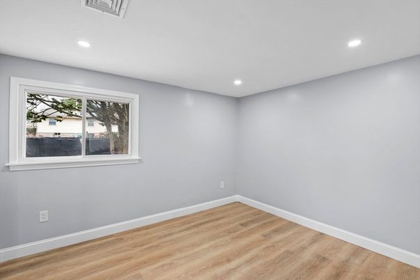 Empty room, Interior, Recessed Lighting, Wood Texture Flooring